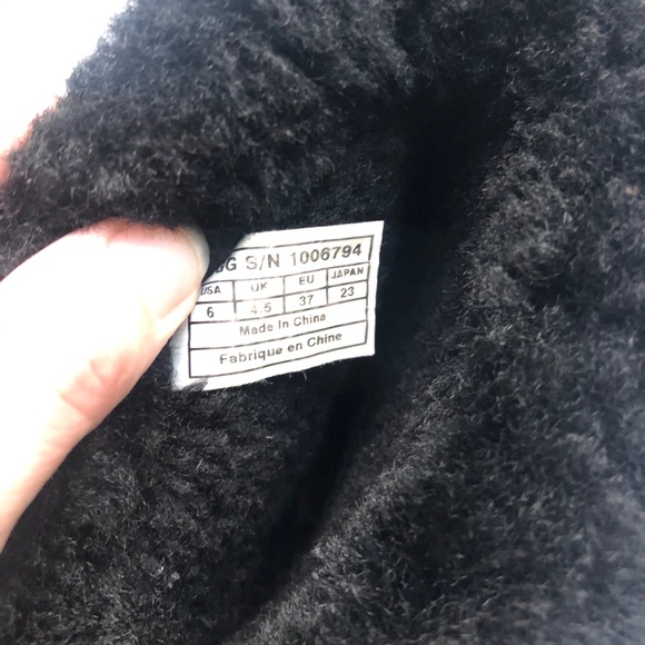 UGG PATTEN Black Suede Sheepkin Boots Size 6 - Picture 11 of 13